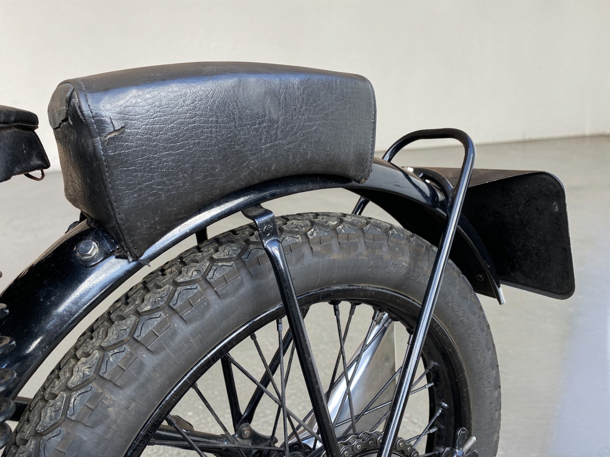 1933 Norton International Model 30 rear seat detail